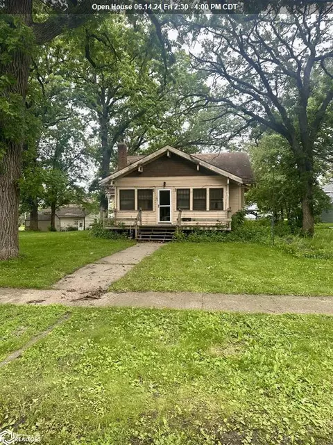 103 S 9th St, Northwood, IA 50459