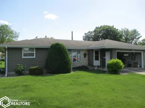 1113 Manor Dr, Mason City, IA 50401
