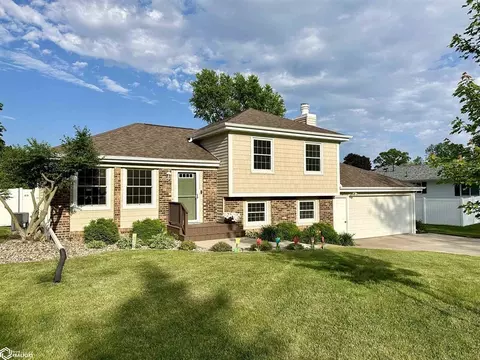 1810 Prairie St, Grinnell, IA 50112
