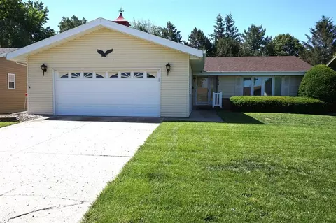 614 Mockingbird Dr, Carroll, IA 51401