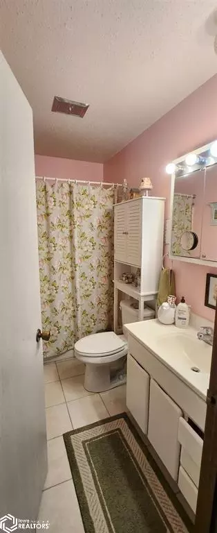 Bath - *** *** *** *** *** #***, Centerville, IA 52544 photo 1 of 5