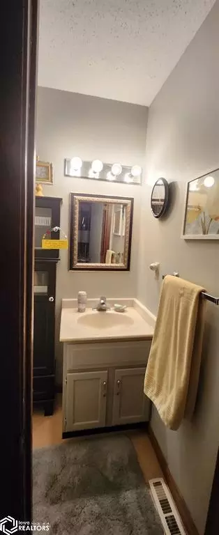 Bath - *** *** *** *** *** #***, Centerville, IA 52544 photo 4 of 5