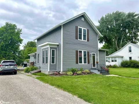 1011 Summer St, Grinnell, IA 50112