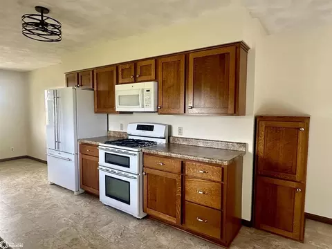 852 Macomb Rd, Abingdon, IL 61410 photo 6