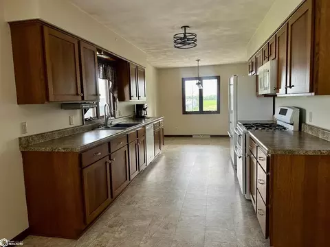 852 Macomb Rd, Abingdon, IL 61410 photo 7