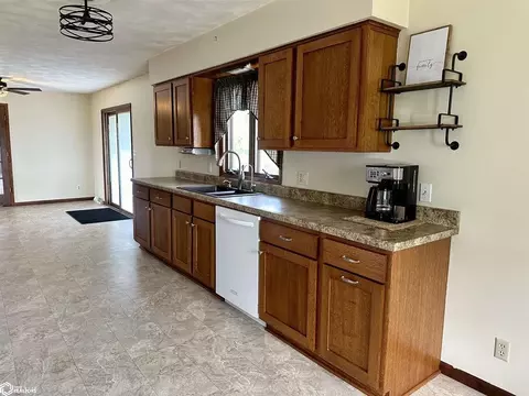 852 Macomb Rd, Abingdon, IL 61410 photo 5