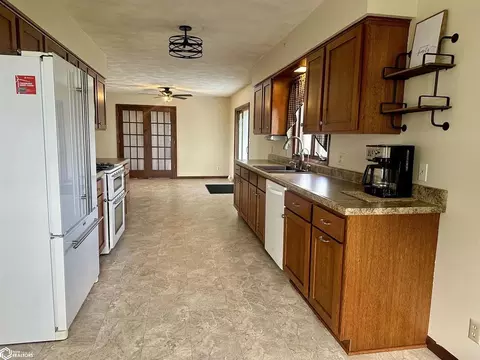 852 Macomb Rd, Abingdon, IL 61410 photo 4