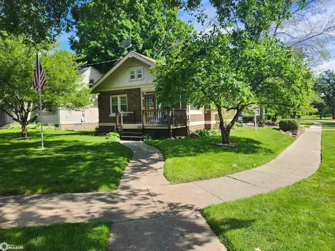 705 Birch Dr, Mason City, IA 50401