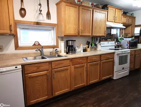 201 E Maple, Allerton, IA 50008 photo 4