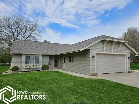9 Country Club Pl, Garner, IA 50438
