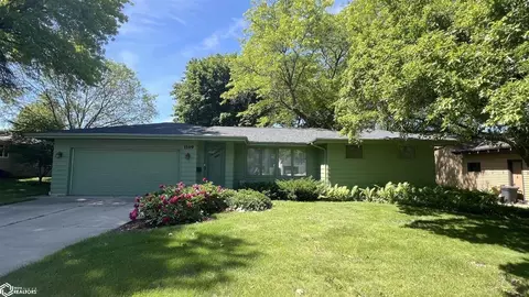 1149 Manor Dr, Mason City, IA 50401