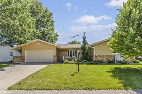 908 Easy St, Burlington, IA 52601