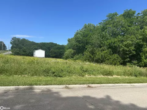 W Garfield Street, Clarinda, IA 51632