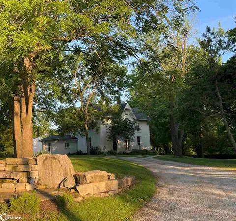 1208 E Burlington Ave, Fairfield, IA 52556
