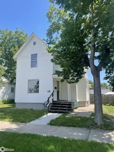 110 S 5th St, Marshalltown, IA 50158