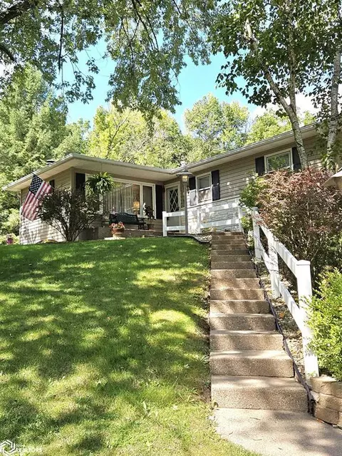 317 Park Dr, Hamilton, IL 62341