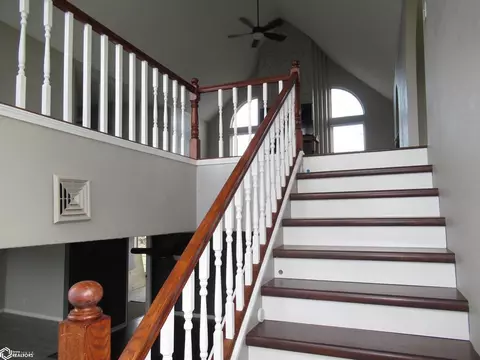 Entry Way - 1717 Dirado Ln, Hamilton, IL 62341 photo 2 of 4