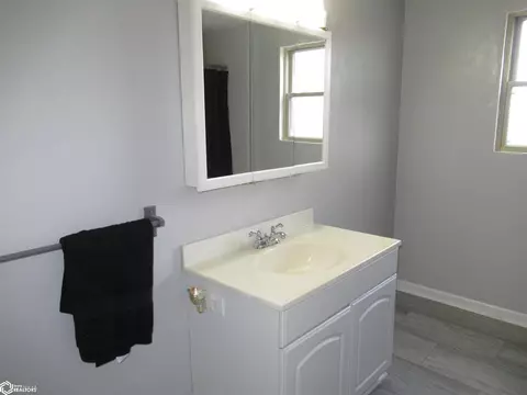 Bath - 1717 Dirado Ln, Hamilton, IL 62341 photo 8 of 8