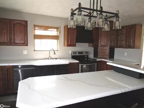 Kitchen - 1717 Dirado Ln, Hamilton, IL 62341 photo 2 of 7