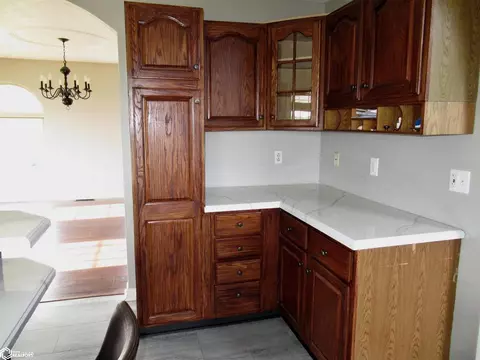 Kitchen - 1717 Dirado Ln, Hamilton, IL 62341 photo 6 of 7