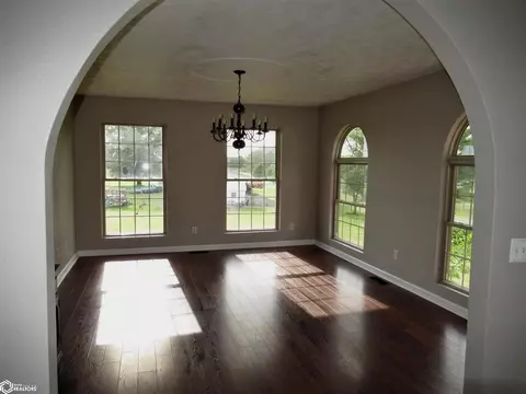 Living - 1717 Dirado Ln, Hamilton, IL 62341 photo 4 of 11