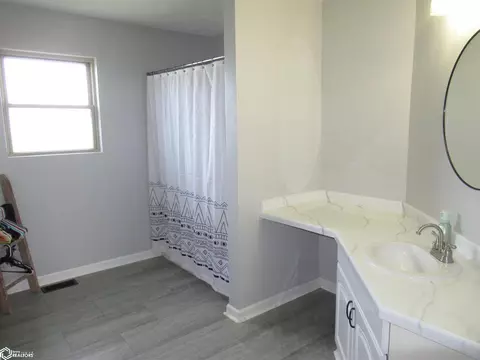 Bath - 1717 Dirado Ln, Hamilton, IL 62341 photo 1 of 8
