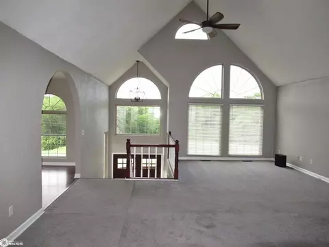 Living - 1717 Dirado Ln, Hamilton, IL 62341 photo 2 of 11