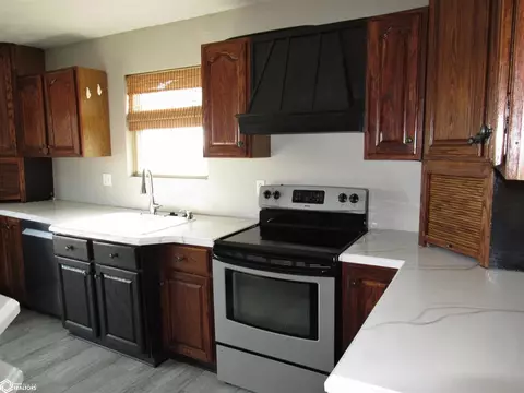 Kitchen - 1717 Dirado Ln, Hamilton, IL 62341 photo 3 of 7