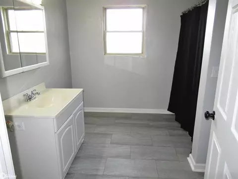 Bath - 1717 Dirado Ln, Hamilton, IL 62341 photo 6 of 8