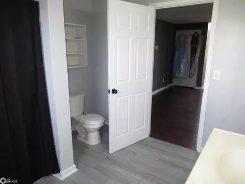 Bath - 1717 Dirado Ln, Hamilton, IL 62341 photo 7 of 8