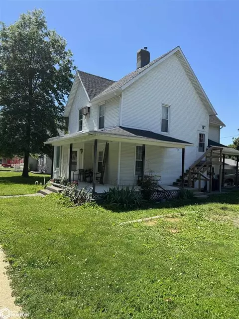418 Franklin St, Wapello, IA 52653