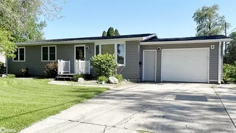 12 Shar Denn Dr, Hampton, IA 50441