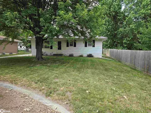 113 16th Ave E, Oskaloosa, IA 52577