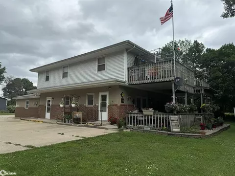 6 N 35th St, Clear Lake, IA 50428
