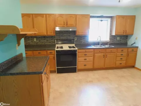 335 3rd St, Manning, IA 51455 photo 6