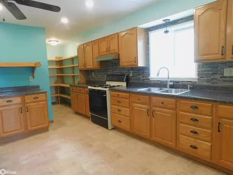 335 3rd St, Manning, IA 51455 photo 7