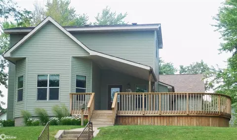 335 3rd St, Manning, IA 51455