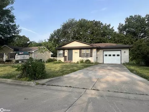 1504 Woodside Cir, Fairfield, IA 52556