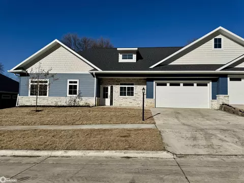 316 27th Pl S, Clear Lake, IA 50428