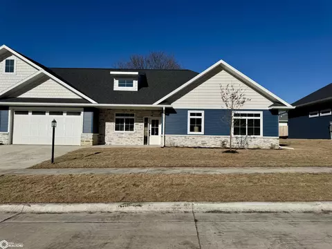 318 27th Pl S, Clear Lake, IA 50428