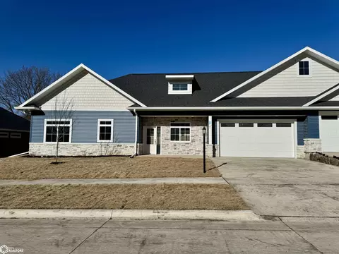 320 27th Pl S, Clear Lake, IA 50428