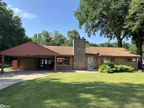 121 Harrison St, Burlington, IA 52601
