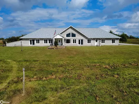 1024 495th St, Chariton, IA 50049