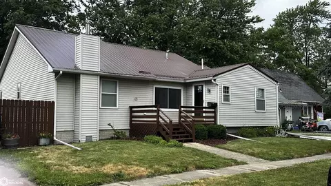 905 S 12th St, Oskaloosa, IA 52577