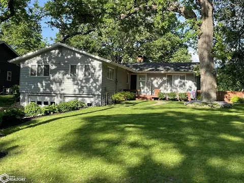 504 18th St W, Clear Lake, IA 50428