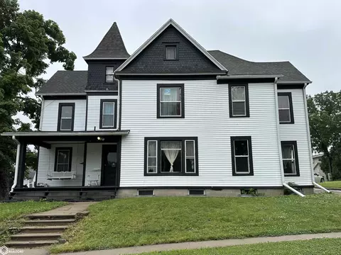 301 E 9th St, Tama, IA 52339