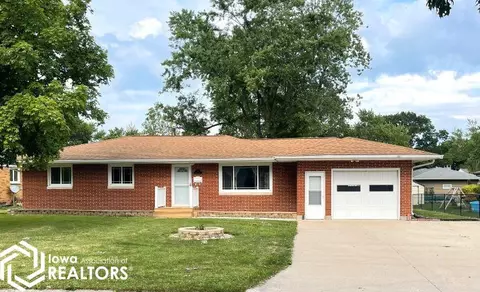 214 S Cherry St, Mount Pleasant, IA 52641