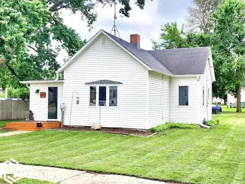 415 Thompson St, Sheffield, IA 50475