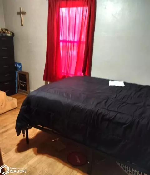 Bedroom - 201 7th Ave, Sully, IA 50251 photo 2 of 6