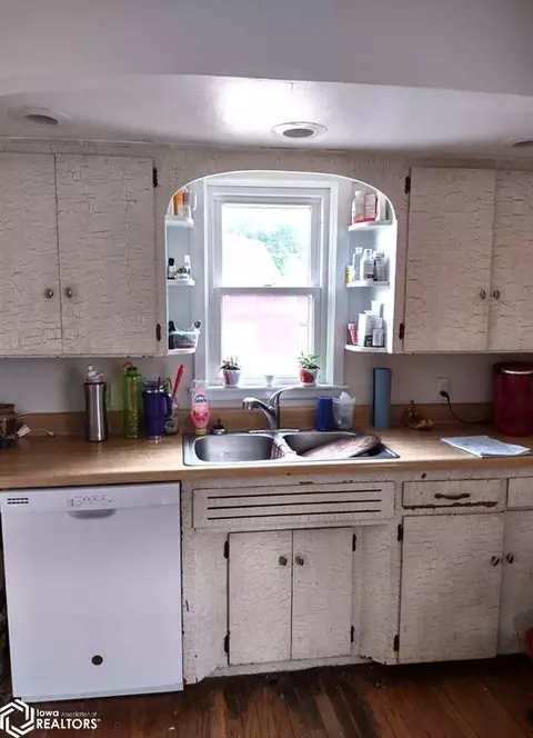 Kitchen - 201 7th Ave, Sully, IA 50251 photo 2 of 2